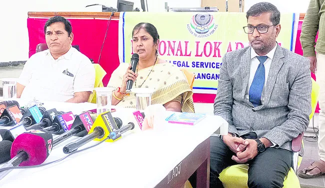కోర్టులపై పెండింగ్‌ కేసుల భారం తగ్గిస్తున్నాం