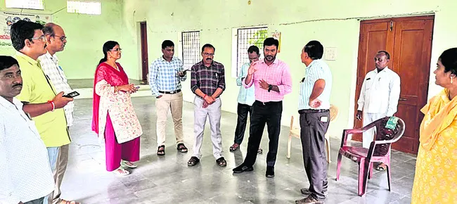 మహిళాశక్తి చీరెల నిల్వకు ఐదు స్టాక్ పాయింట్లు