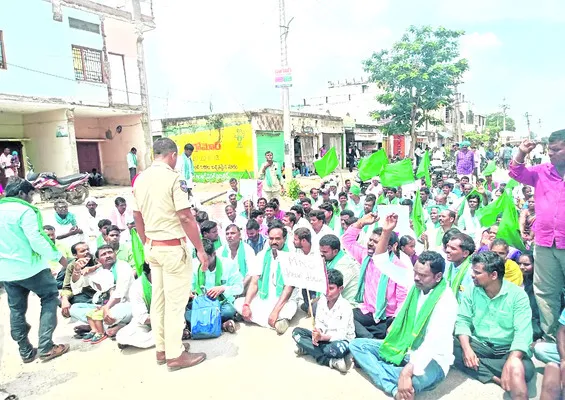కదం తొక్కిన ఆదివాసి నాయక్పోడ్లు