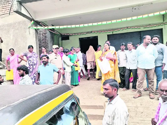 యూరియా పక్కదోవ పట్టిందని ఆందోళన