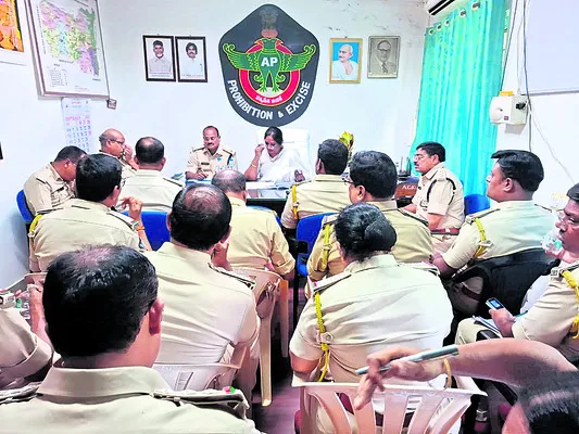 సారా తయారీ మానుకున్న వారికి ప్రత్యామ్నాయ ఉపాధి