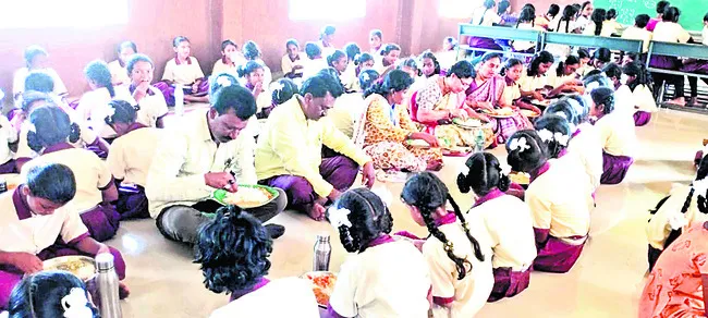 విద్యార్థులతో జాగ్రత్తగా వ్యవహరించాలి