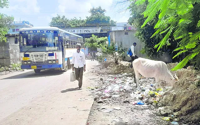 Garbage piled up in the Khed bus stand premises