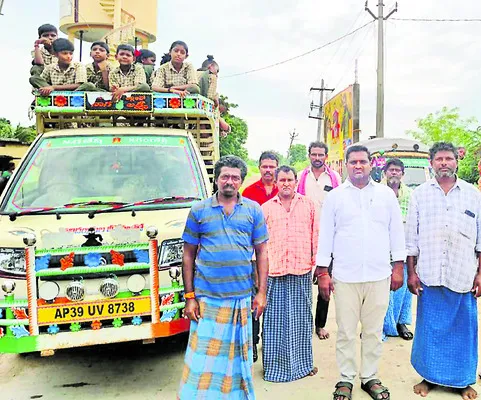 సీఎం సభకు బస్సులు.. విద్యార్థులకు చిక్కులు