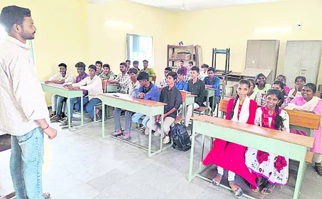 అర్ధాకలితో చదువుకునేదెలా?