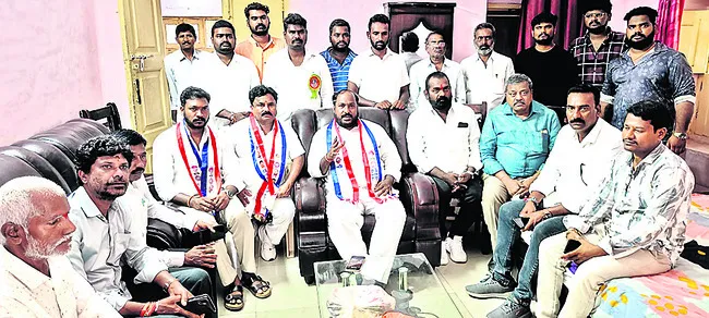 బీసీ రిజర్వేషన్లను అడ్డుకుంటున్న కేంద్రం