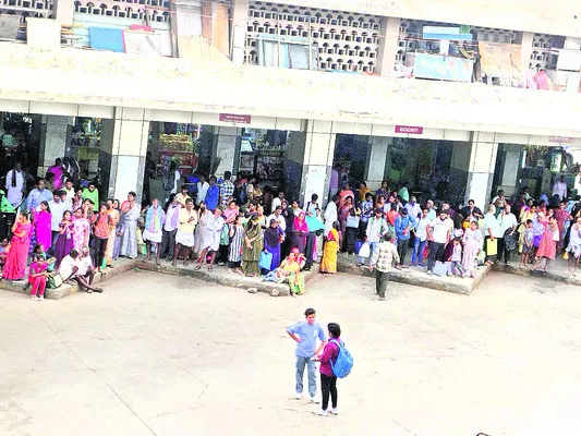 పడిగాపుల ప్రయాణ ం