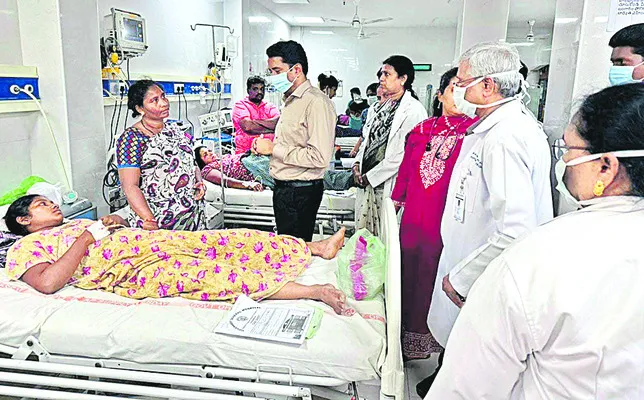 Collector Lakshisha visiting Diarrhea victims at Government Hospital