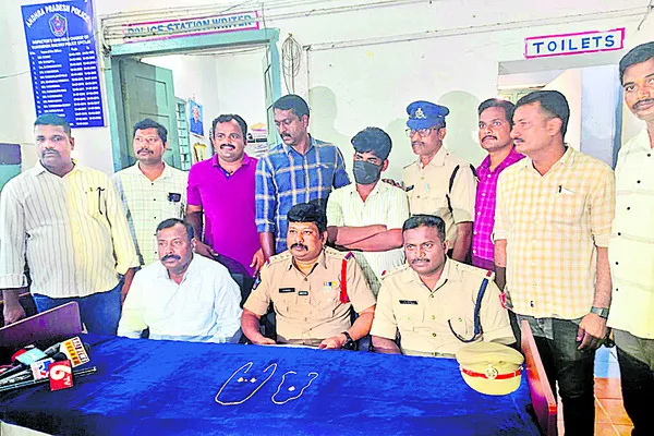 రైళ్లలో స్నాచింగ్లు.. పాత నేరస్తుడు అరెస్టు