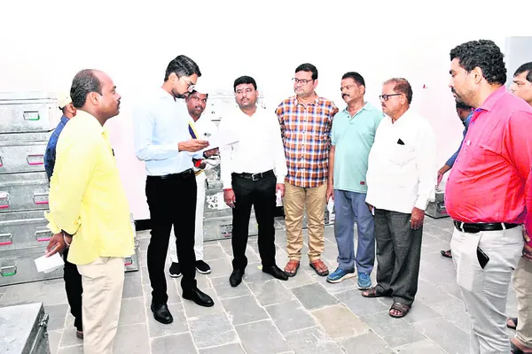 విద్యార్థులను ప్రోత్సహించాలి 