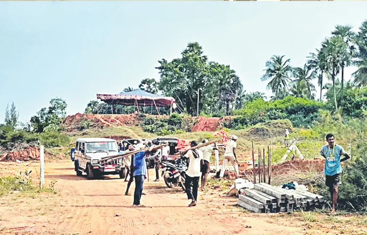 Officials fence for status quo lands