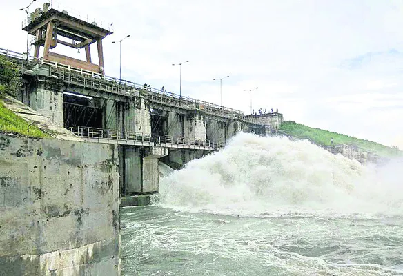 ‘మత్తడివాగు’ రెండు గేట్ల ఎత్తివేత