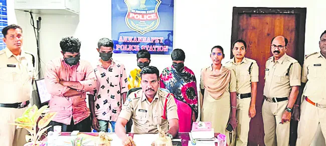 పగలు రెక్కీ.. రాత్రి చోరీలు