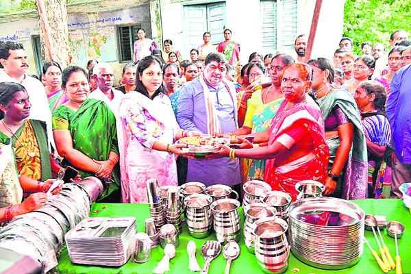 యూరియా కొరతకు కేంద్రమే కారణం