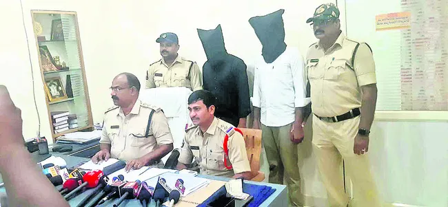 గంజాయితో ఇద్దరు అరెస్టు