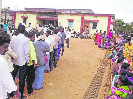 యూరియా అవస్థలు