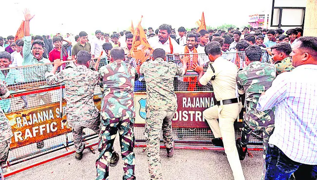 విద్యార్థుల ఆగ్రహం