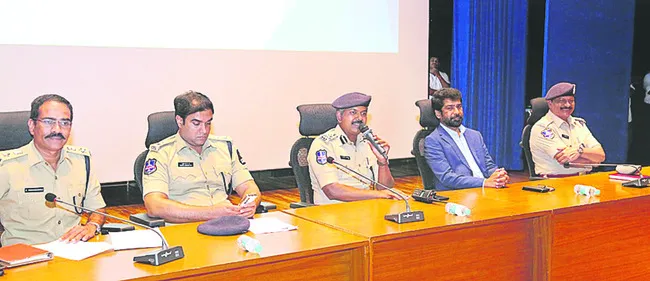 హెచ్సీఎస్సీ ఆధ్వర్యంలో ట్రాఫిక్ సమ్మిట్