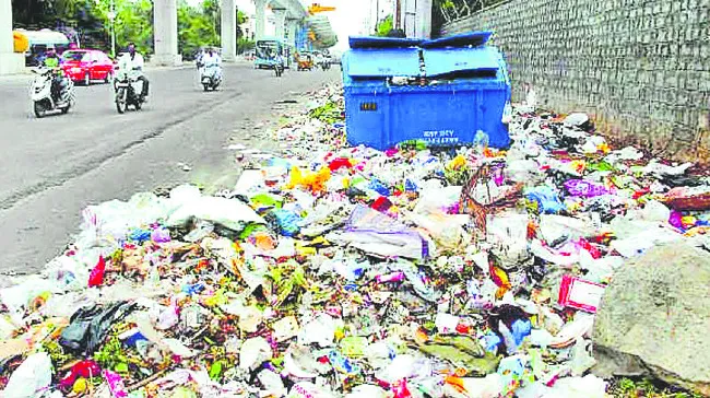 వీధిలో చెత్త వేశారో.. మీ ఇంటికి పోలీసులొస్తారు