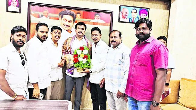 పార్టీ బలోపేతానికి కృషి చేయాలి