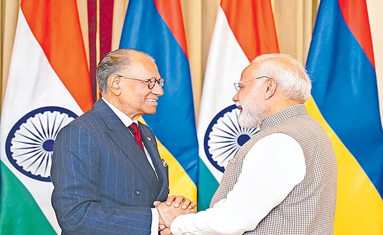 PM Narendra Modi announces 680 million dollers special economic package for Mauritius