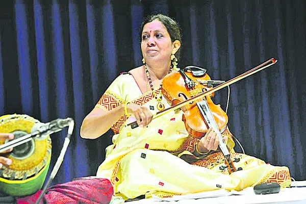 సుస్వరాల కోయిలకు కీర్తి కిరీటం