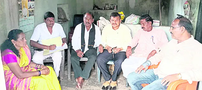 అంగన్వాడీ కార్యకర్తపై కులవివక్ష