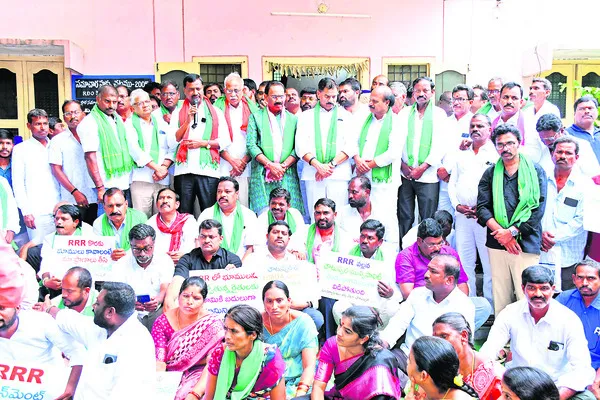 కొందరి కోసం రైతులను ముంచుతారా