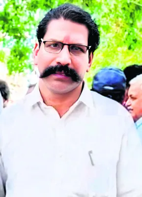 రోడ్డు ప్రమాదంలో వీఆర్వో మృతి