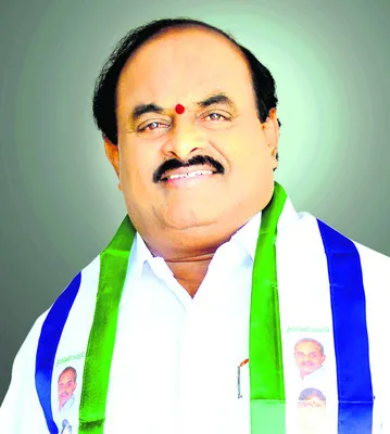 అక్షరంపై కక్ష సాధింపు తగదు 
