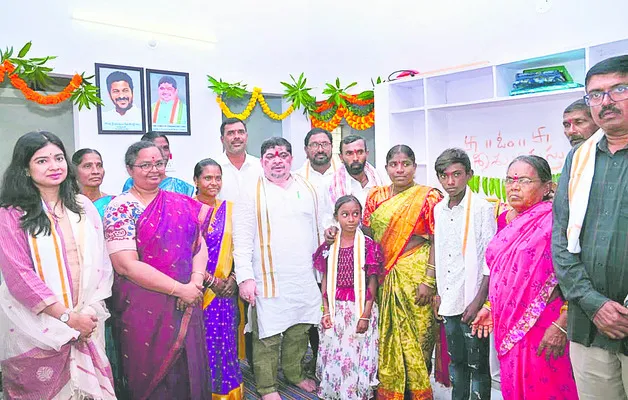 ఇందిరమ్మ ఇళ్ల వేగం పెంచాలి