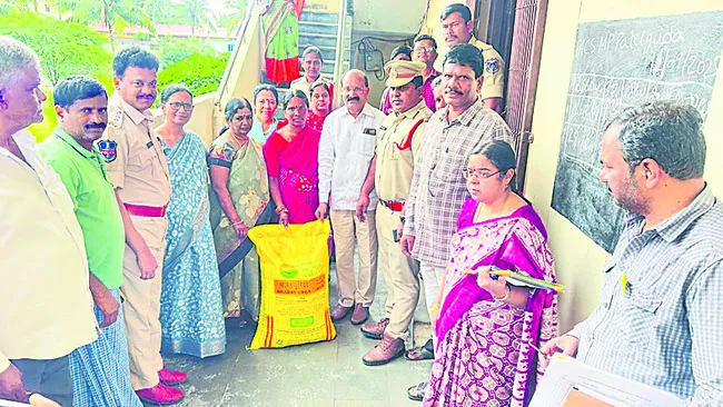 యూరియా కోసం ఆందోళన వద్దు