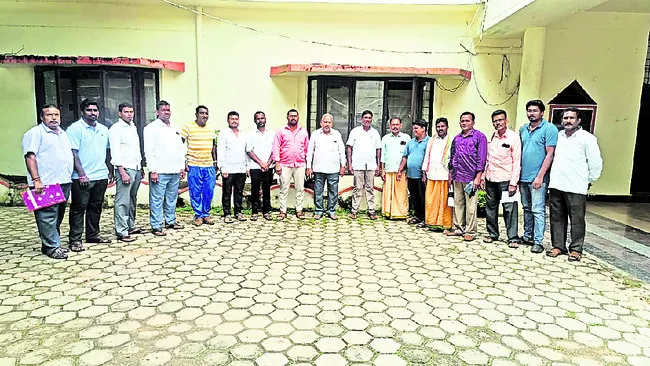 ఆదివాసీ సంస్కృతి ప్రతిబింబించేలా పనులు