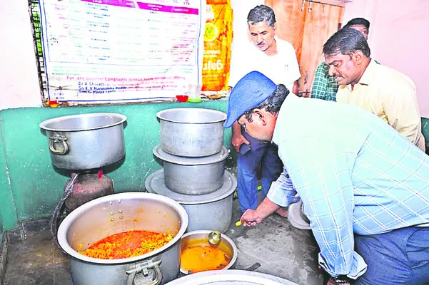 నాణ్యమైన భోజనం అందించాలి