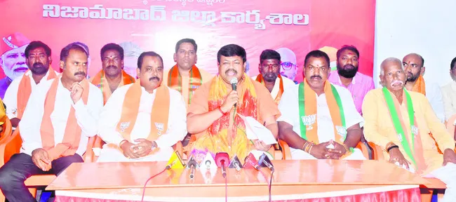 మంత్రులు జిల్లా అభివృద్ధిపై దృష్టిపెట్టాలి 
