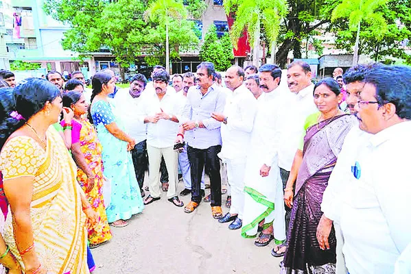 అధైర్యపడొద్దు.. అండగా ఉంటాం 