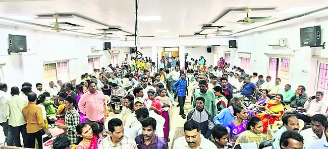 త్వరితగతిన వినతుల పరిష్కారం