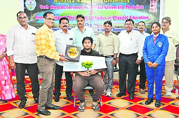 క్రీడాస్ఫూర్తితో ఆటంకాలను అధిరోహించాలి