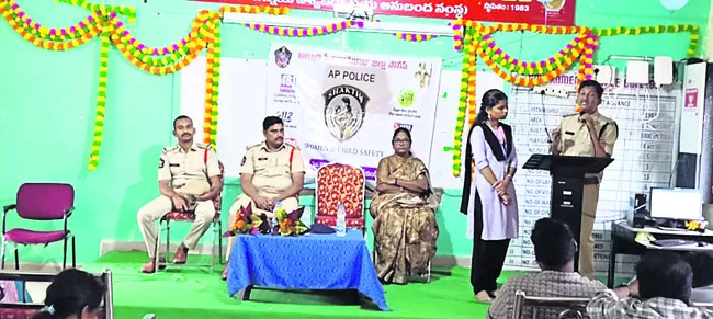 అన్ని అంశాలపై అవగాహన అవసరం