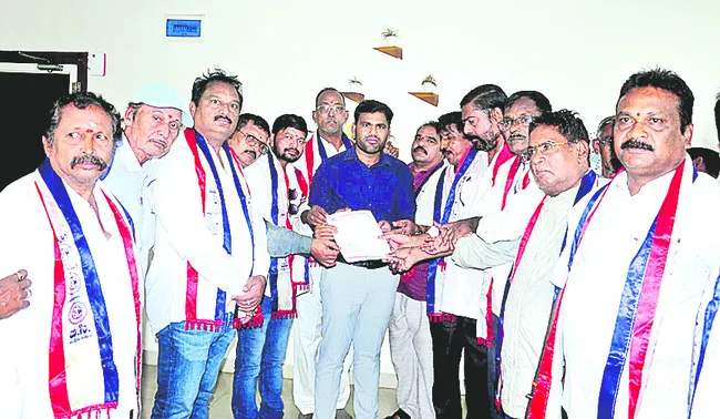 బీసీలకు ఇచ్చిన ఎన్నికల వాగ్దానం అమలు చేయండి