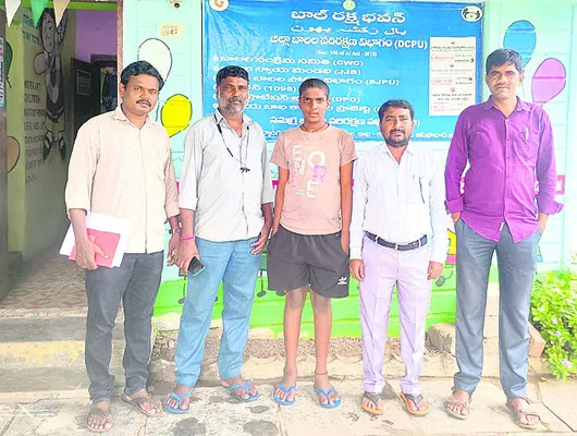 బాలుడి అప్పగింత