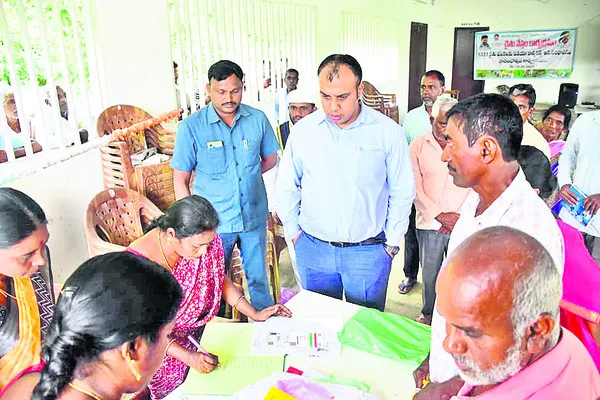 పట్టాదారు పాస్‌బుక్కు, ఆధార్‌ తప్పనిసరి