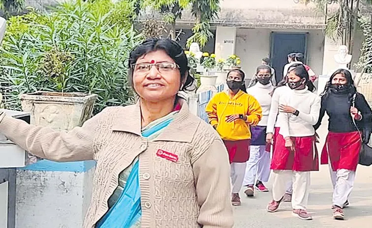 Sapna Ghosh Raydas teach children for last 10 years without any salary