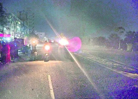 హైమాస్ట్‌ లైట్లు ఏర్పాటు చేయాలి..