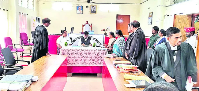 రాజీ మార్గంలో కేసులు పరిష్కరించుకోవాలి
