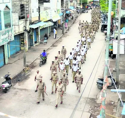 రైల్వే స్టేషన్లలో డీఆర్‌ఎం తనిఖీ