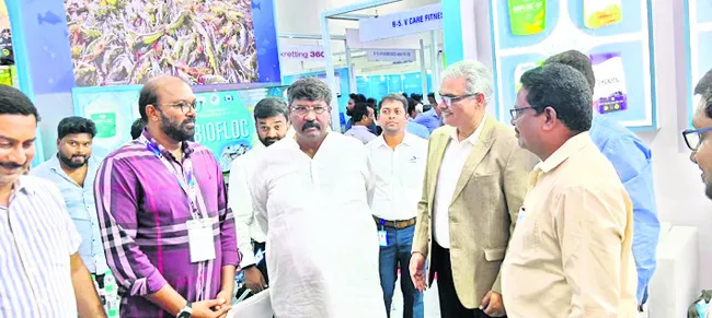 నూతన పద్ధతులతో ఆక్వా రంగ అభివృద్ధి