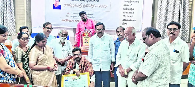 ఖమ్మం.. సాహిత్య గుమ్మం