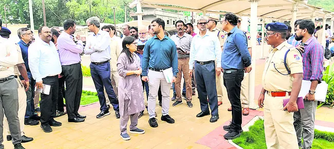 ● సమస్యలు పరిష్కరించాలని పలువురి విన్నపం