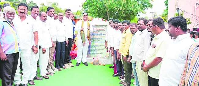 రాజకీయాలకు అతీతంగా అభివృద్ధి